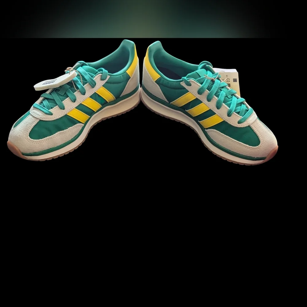 Adidas Run 70s 2.0 Lace Up Sneakers in 7.5 - Picture 9 of 9